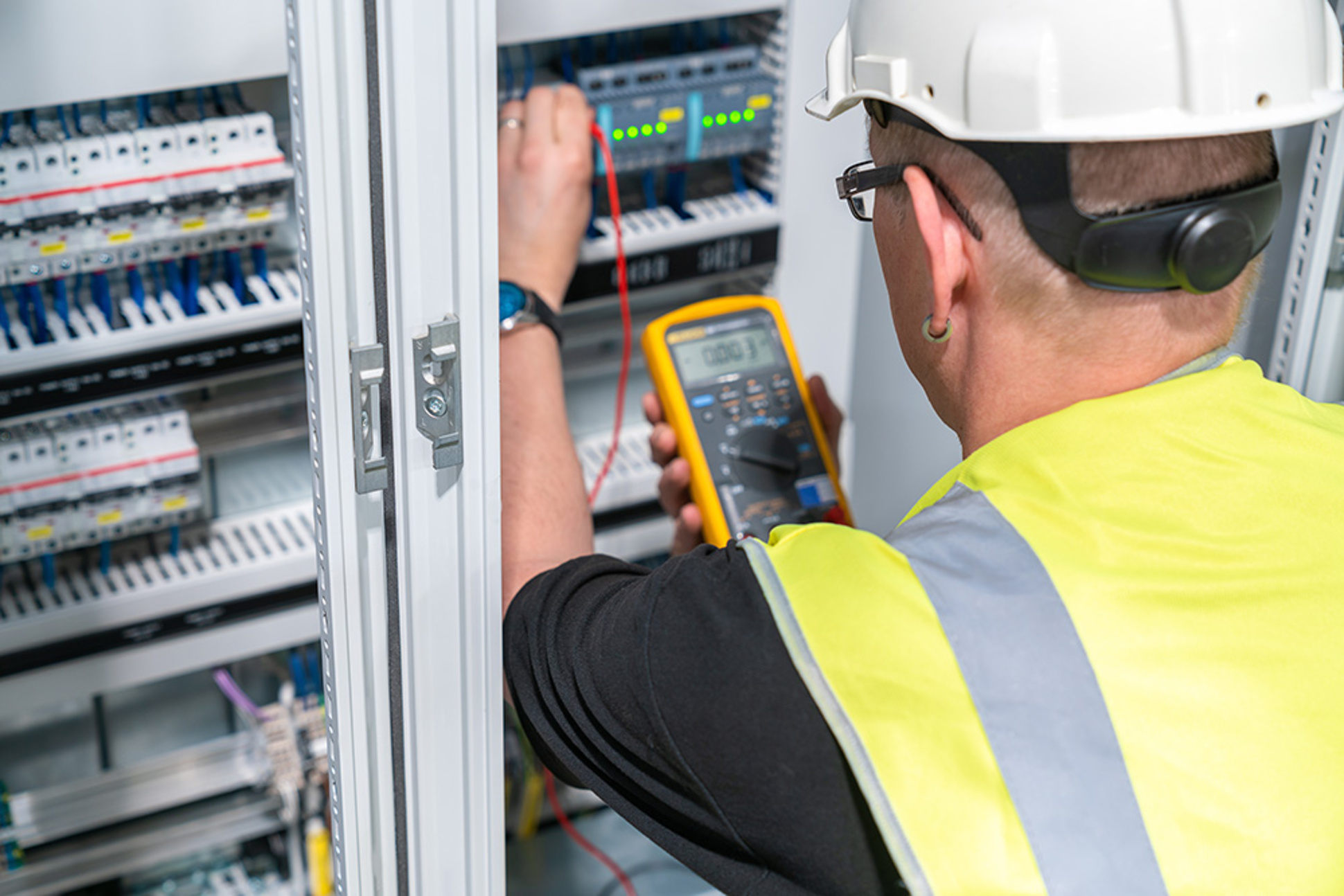 Elektroanlagen-Kontrolle bei EKS Elektro-, Kommunikations-und Sicherheitstechnik Rieth GmbH in Oberhosenbach